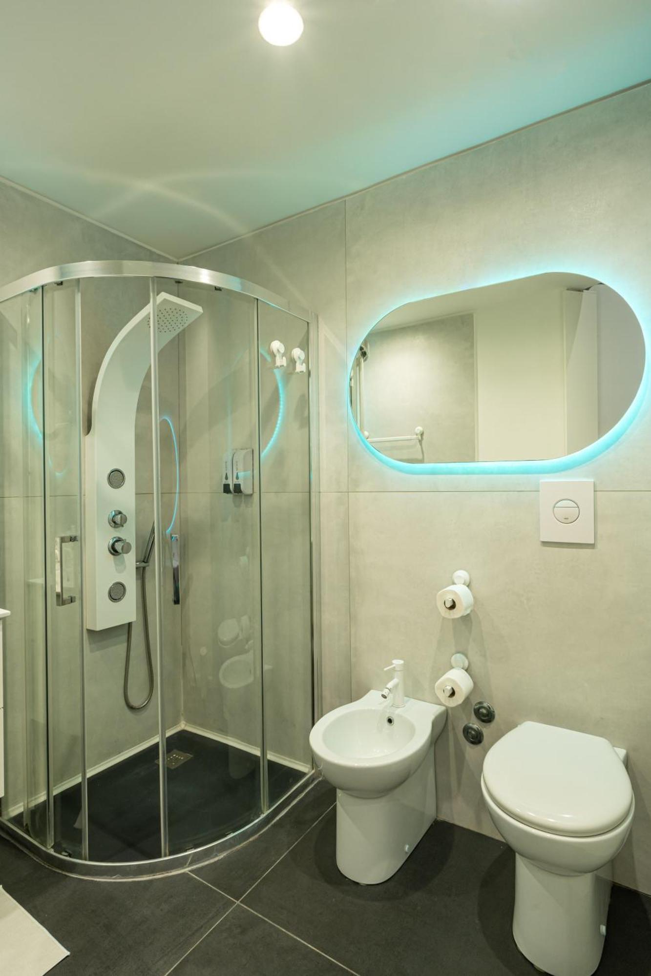 Skyhouse Duomo Bed & Breakfast เนเปิลส์ ภายนอก รูปภาพ