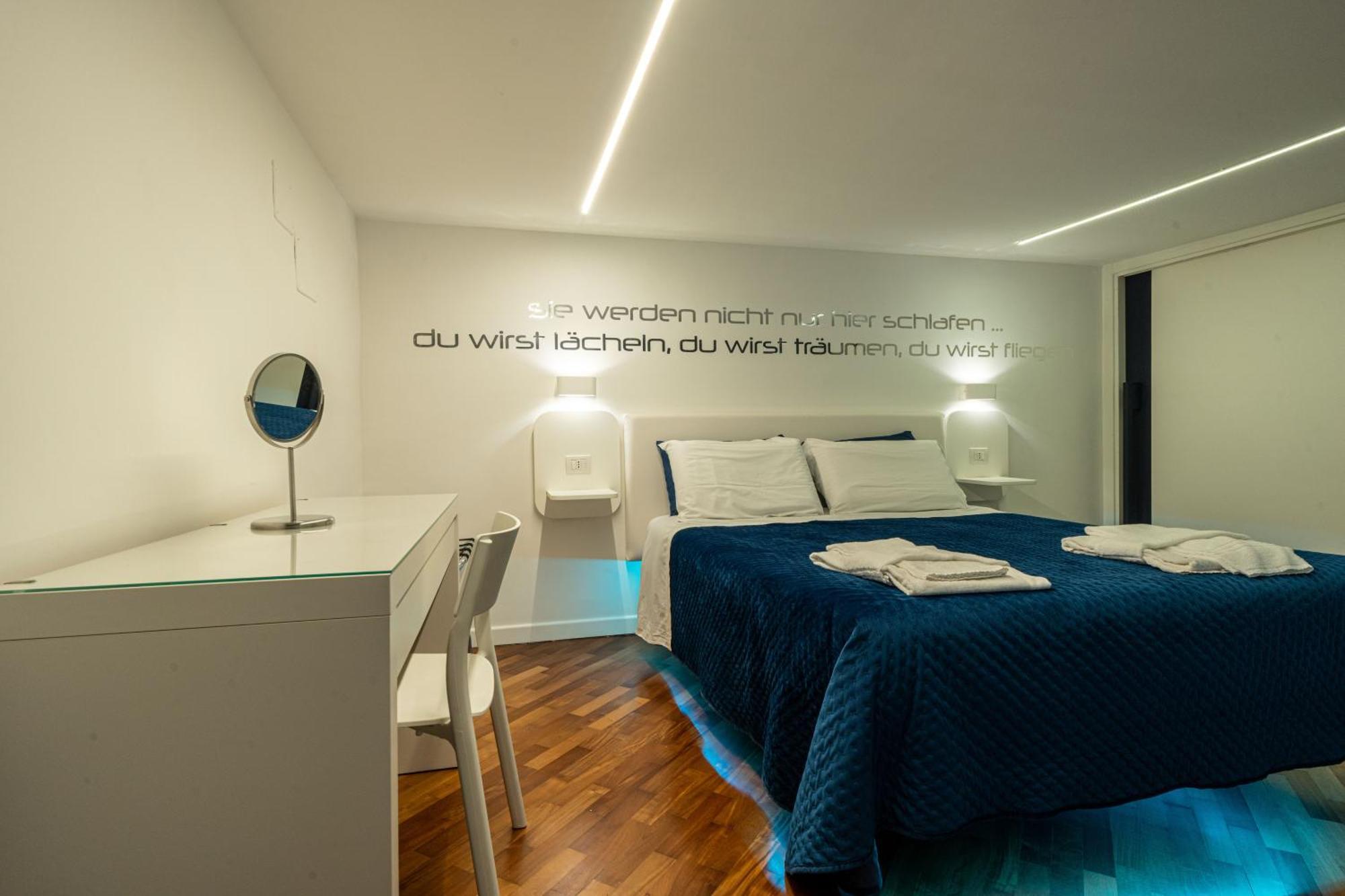 Skyhouse Duomo Bed & Breakfast เนเปิลส์ ภายนอก รูปภาพ