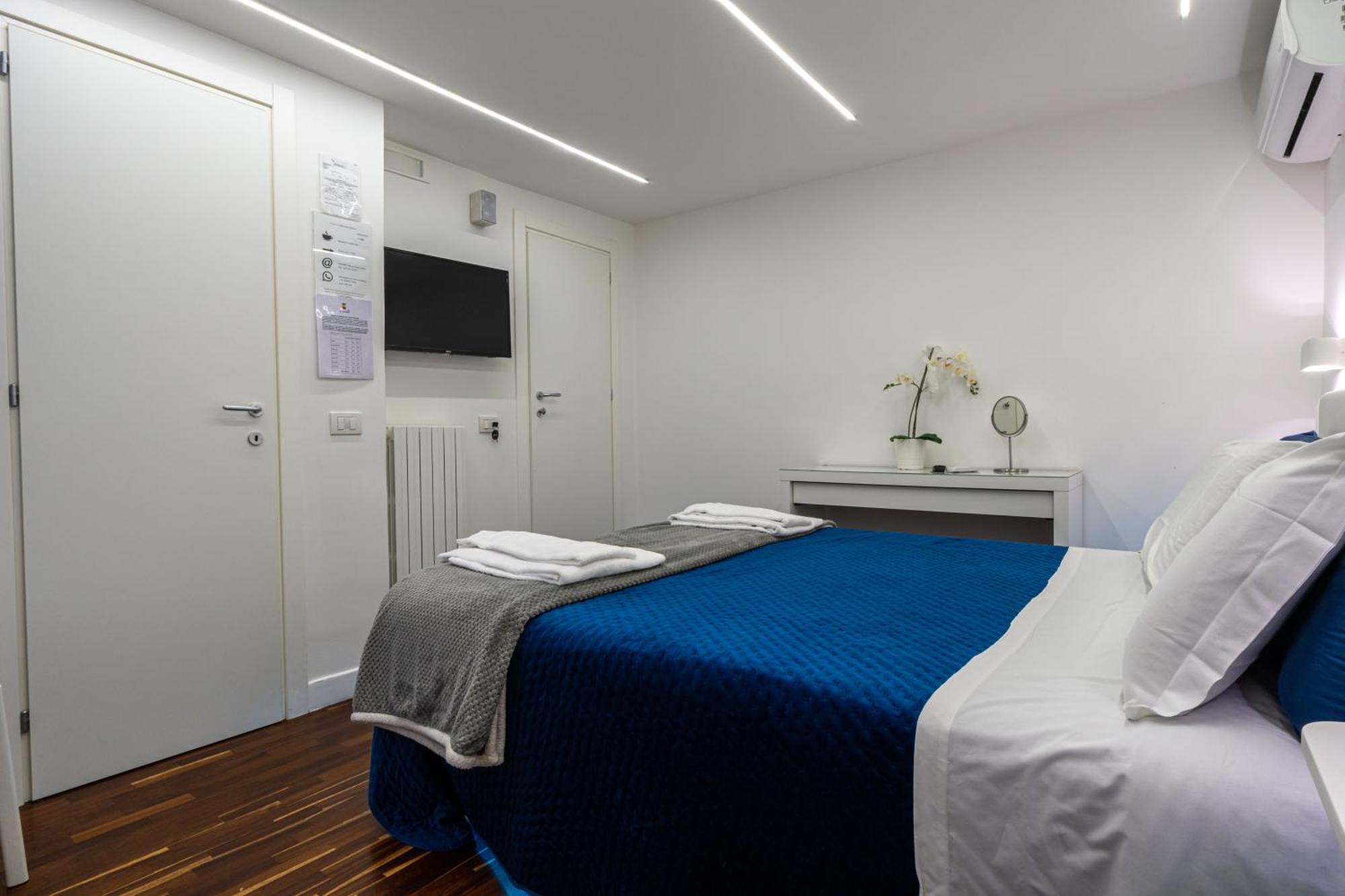 Skyhouse Duomo Bed & Breakfast เนเปิลส์ ภายนอก รูปภาพ