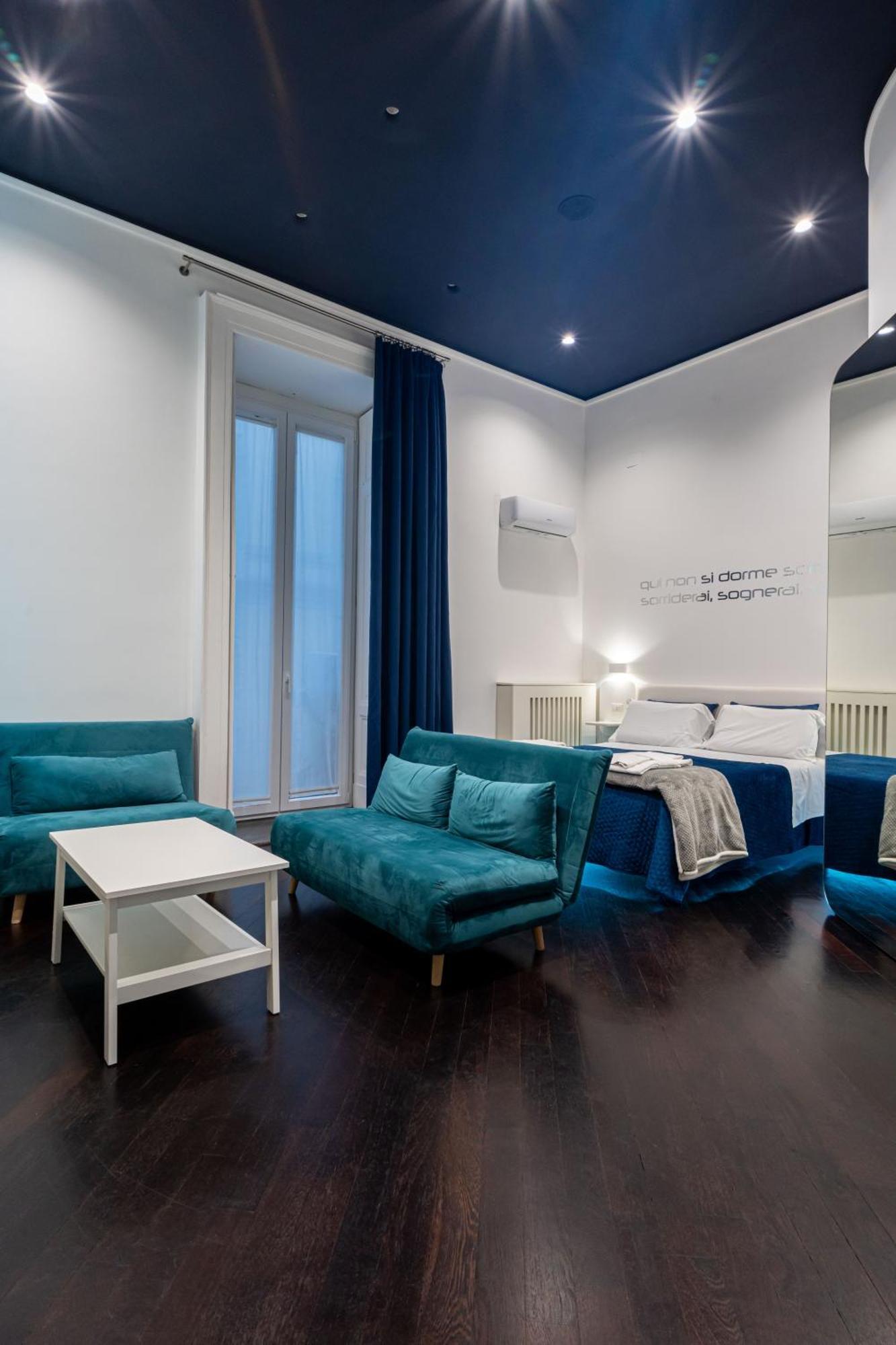 Skyhouse Duomo Bed & Breakfast เนเปิลส์ ภายนอก รูปภาพ