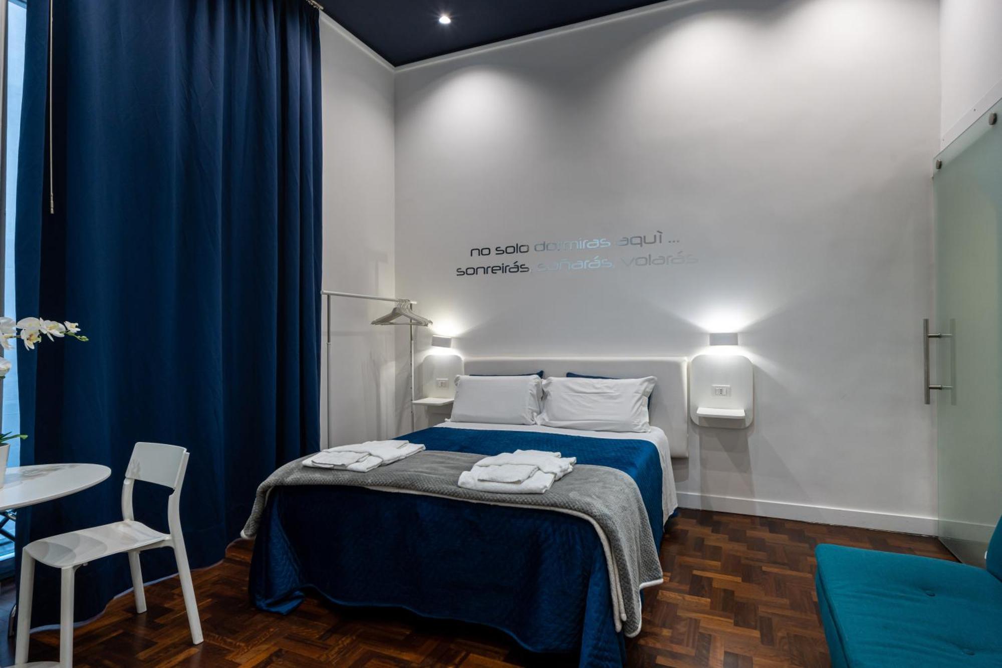 Skyhouse Duomo Bed & Breakfast เนเปิลส์ ภายนอก รูปภาพ