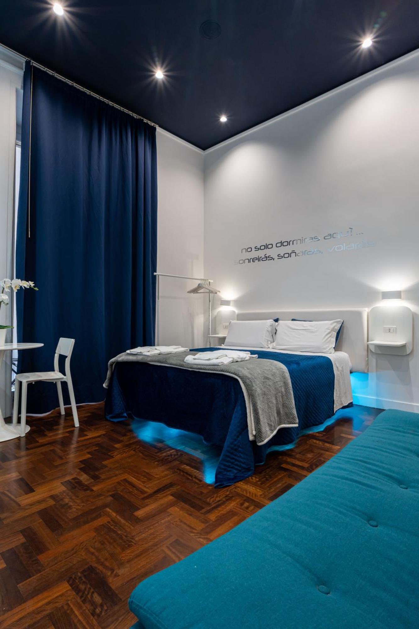 Skyhouse Duomo Bed & Breakfast เนเปิลส์ ภายนอก รูปภาพ
